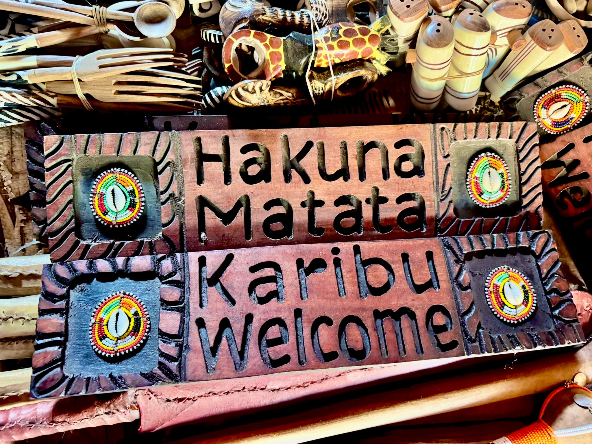 “Hakuna Matata” Wooden Sign – Handcrafted African-Inspired Wall Decor